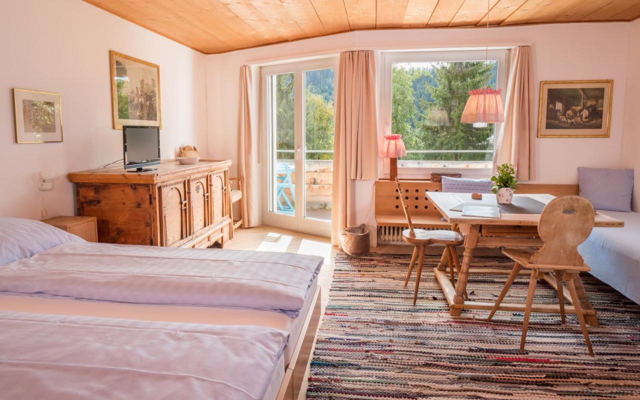 Hotel Haus Am Waldrand Flims Exterior photo